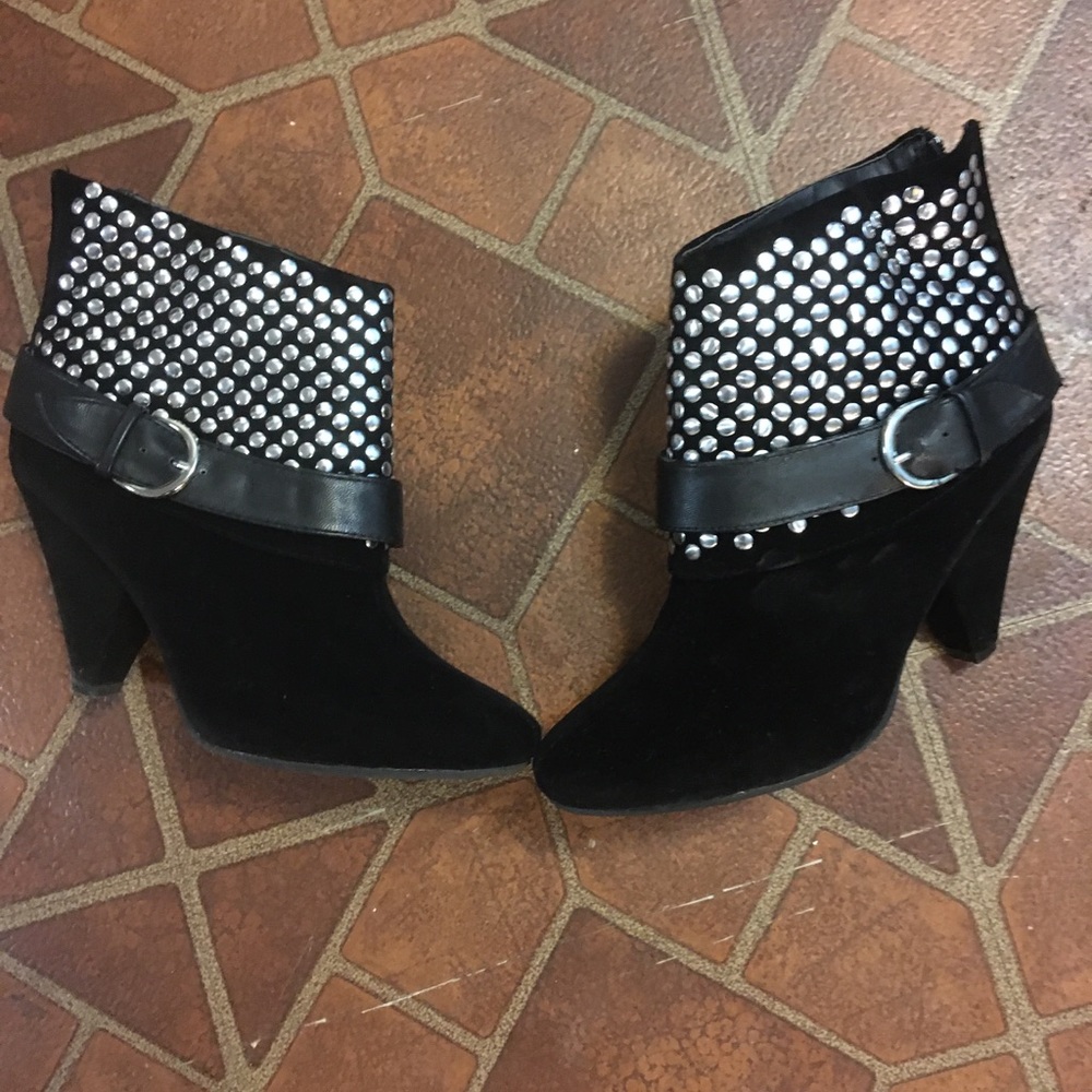Shoes - Picture 2 of 4
